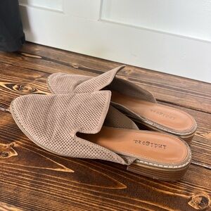Women's Tan Slip-On Shoes